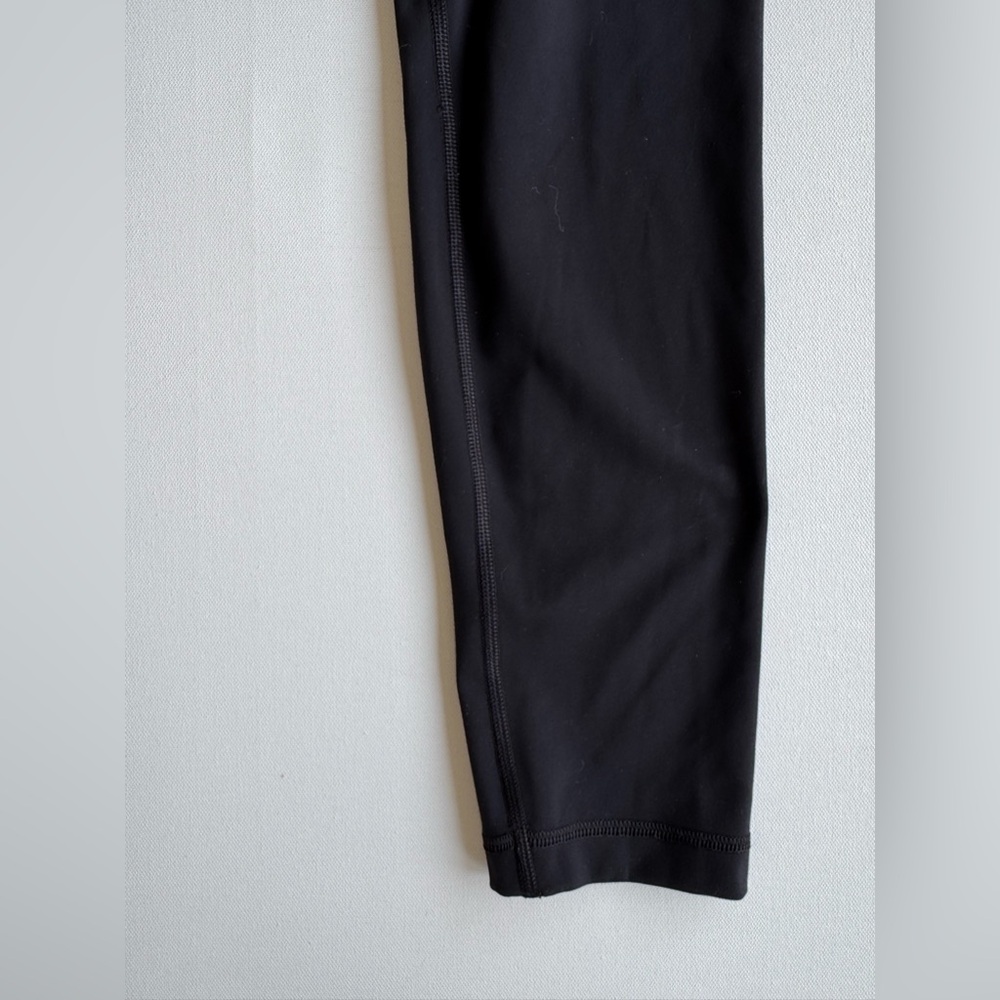 ✨Victoria Secret Sport Black V-Waisted Cropped Leggings ✨ - Picture 4 of 7